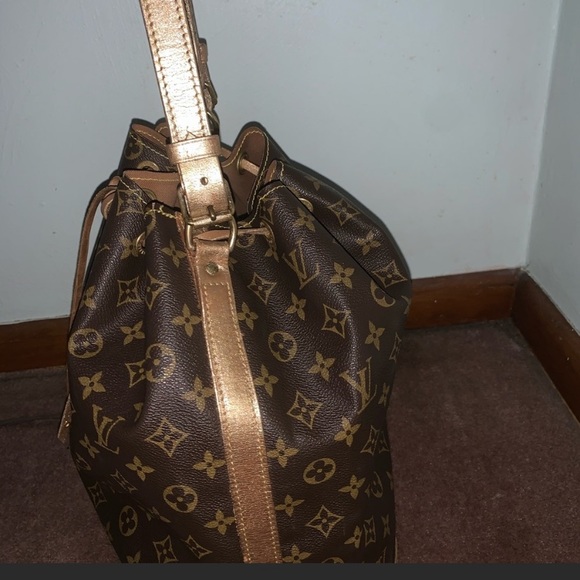 LV Noe- Great Used Condition. custom gold painted ✨ great project bag - Picture 2 of 2